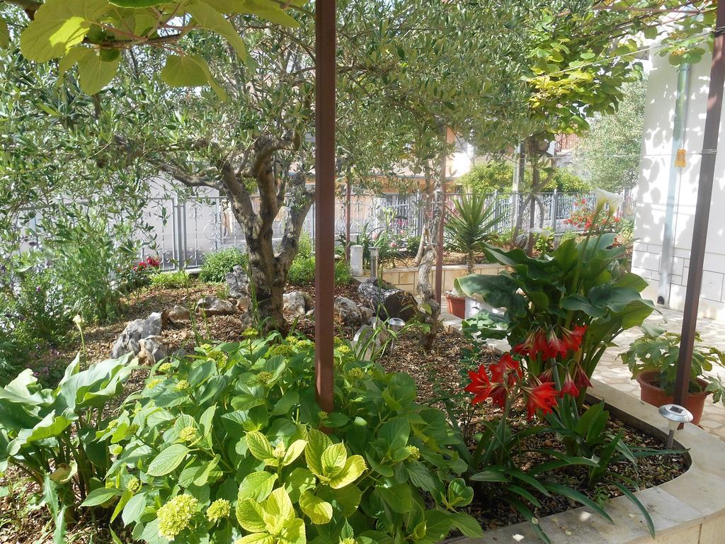 Apartments Bresan Трогир Экстерьер фото